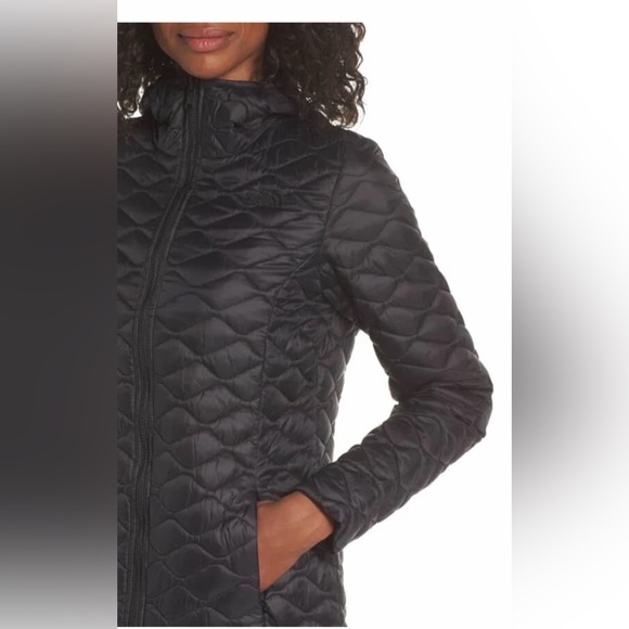 The North Face Womens ThermoBall Insulated Hooded Parka - Black-Medium, like new - Picture 3 of 12